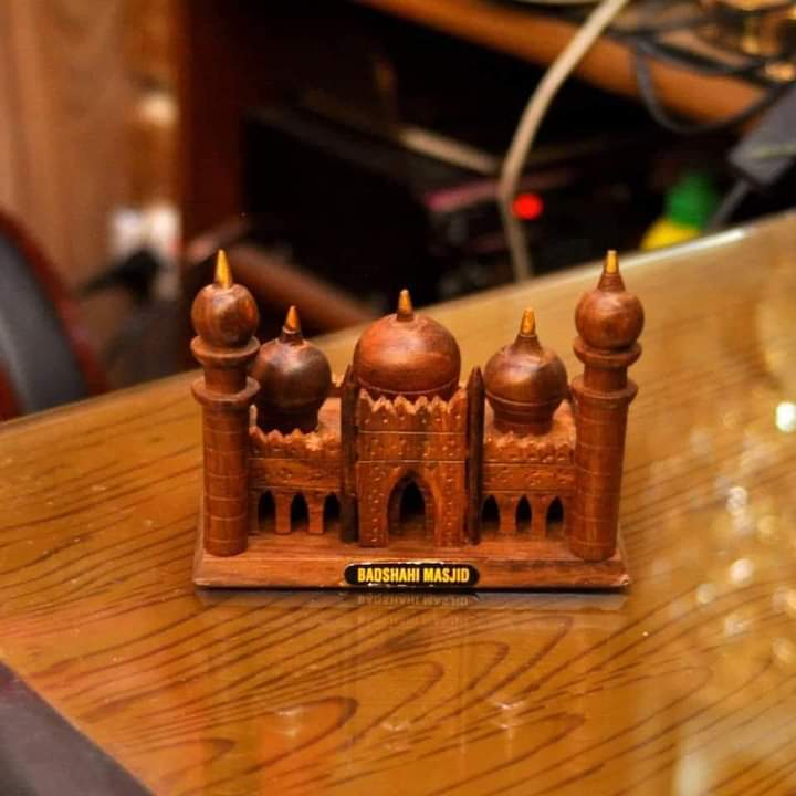 Handcrafted Wooden Badshahi Masjid Model – Islamic Home Décor Showpiece